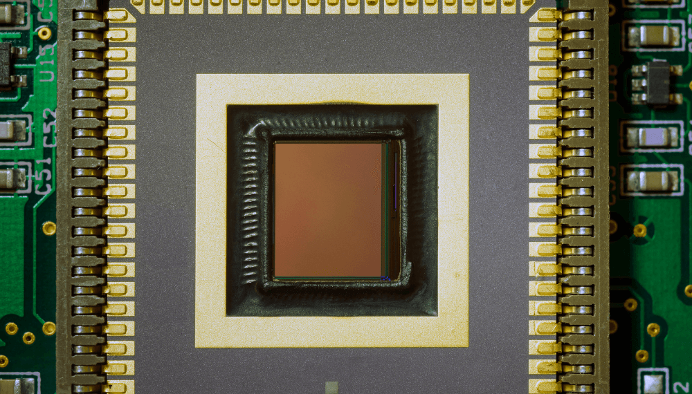 Front-illuminated CCD or Back-Illuminated CCD: What is the Best Choice for Your Raman Microscope?