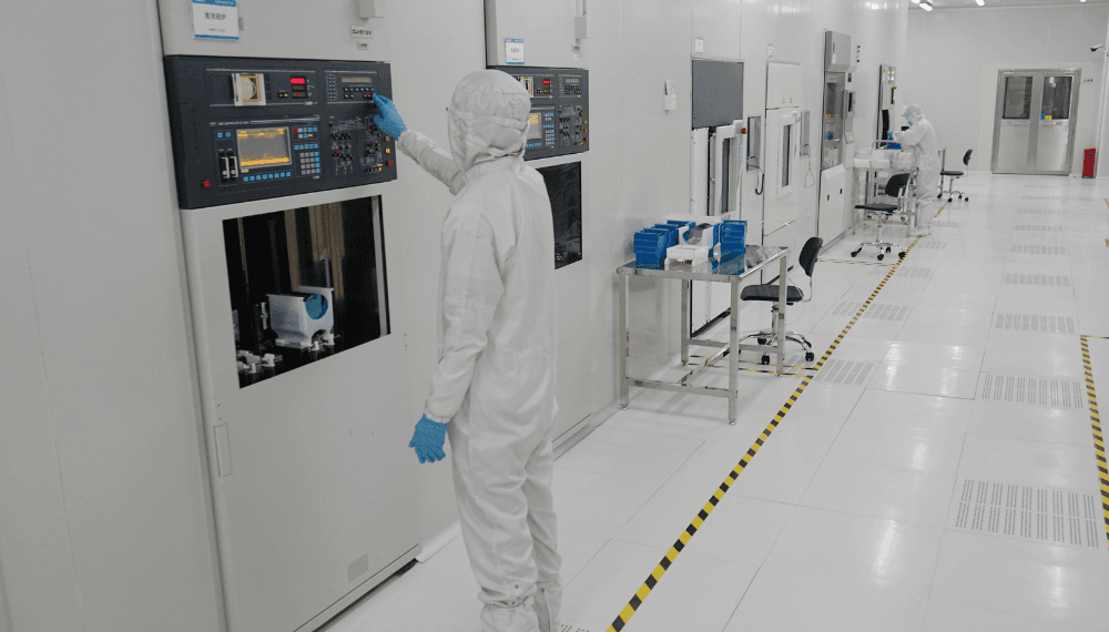 Correlating Structural Defects and Radiative Efficiency in Silicon Wafers Using Simultaneous Raman and PL Multivariate Imaging